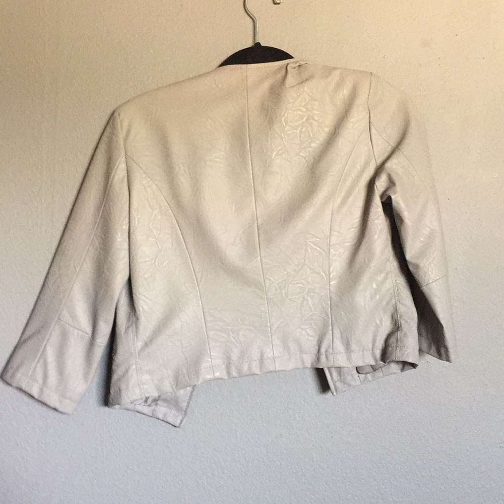 Jacket - Picture 5 of 5